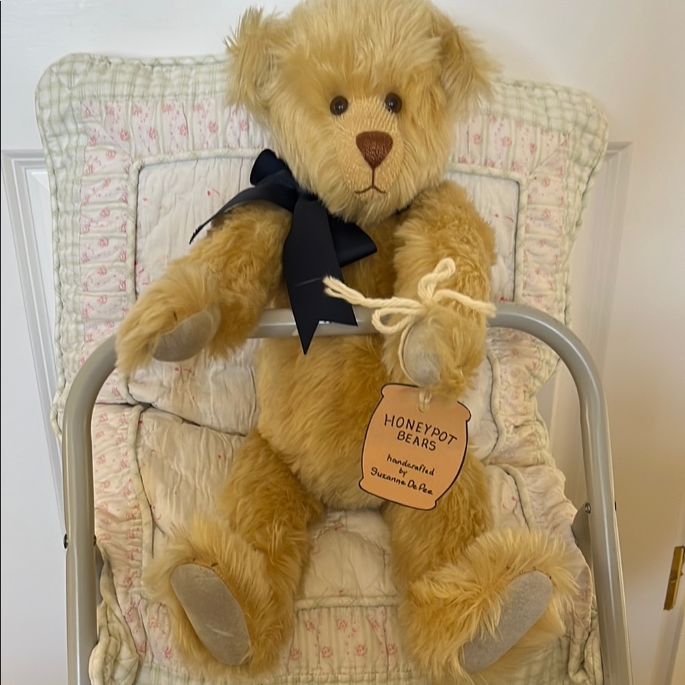 Handmade Tan mohair Teddy Bear limited edition by Susanne de Pees.